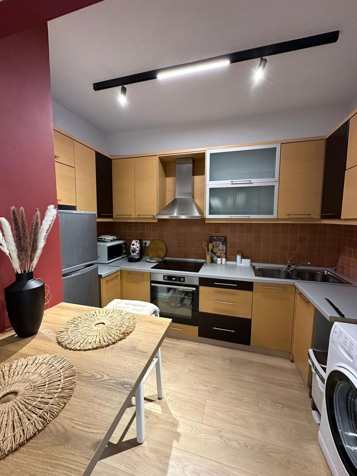 Appartamento Urban Charm With Balcony Tirana
