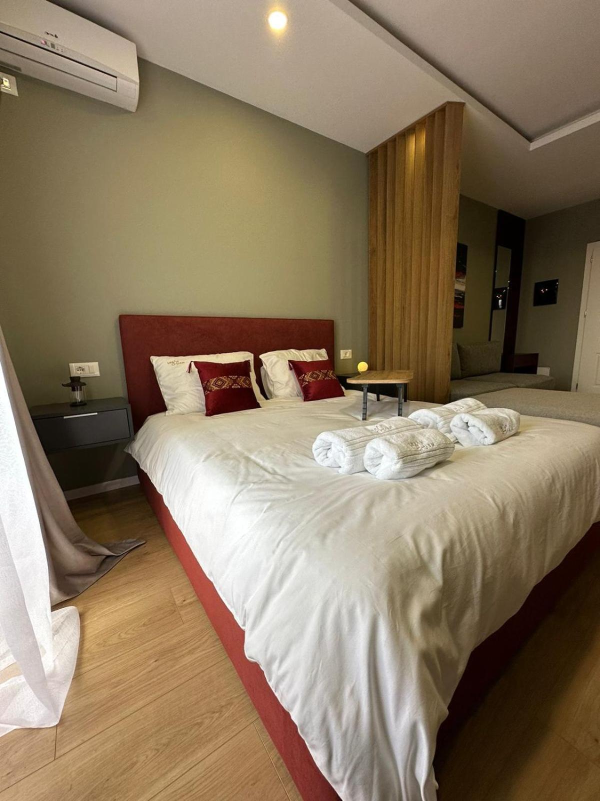 Appartamento Urban Charm With Balcony Tirana